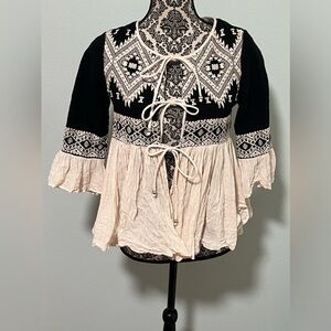 LUCY & LAUREL Tie Front Long Sleeve- S